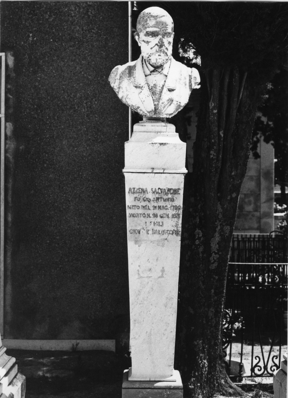 Busto del defunto (monumento funebre) - bottega sarda (sec. XIX)