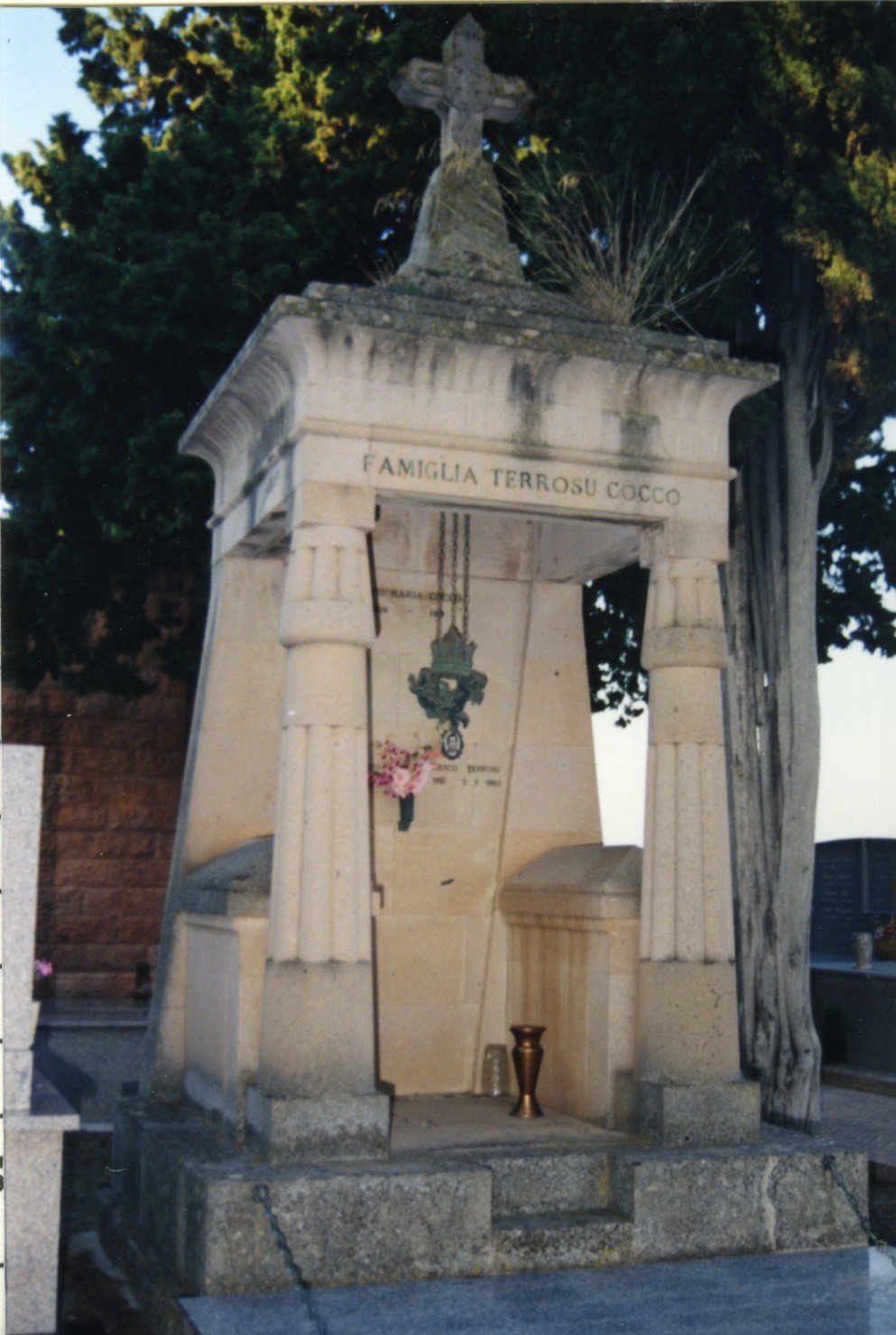 monumento funebre - a tempietto - bottega sarda (sec. XX)