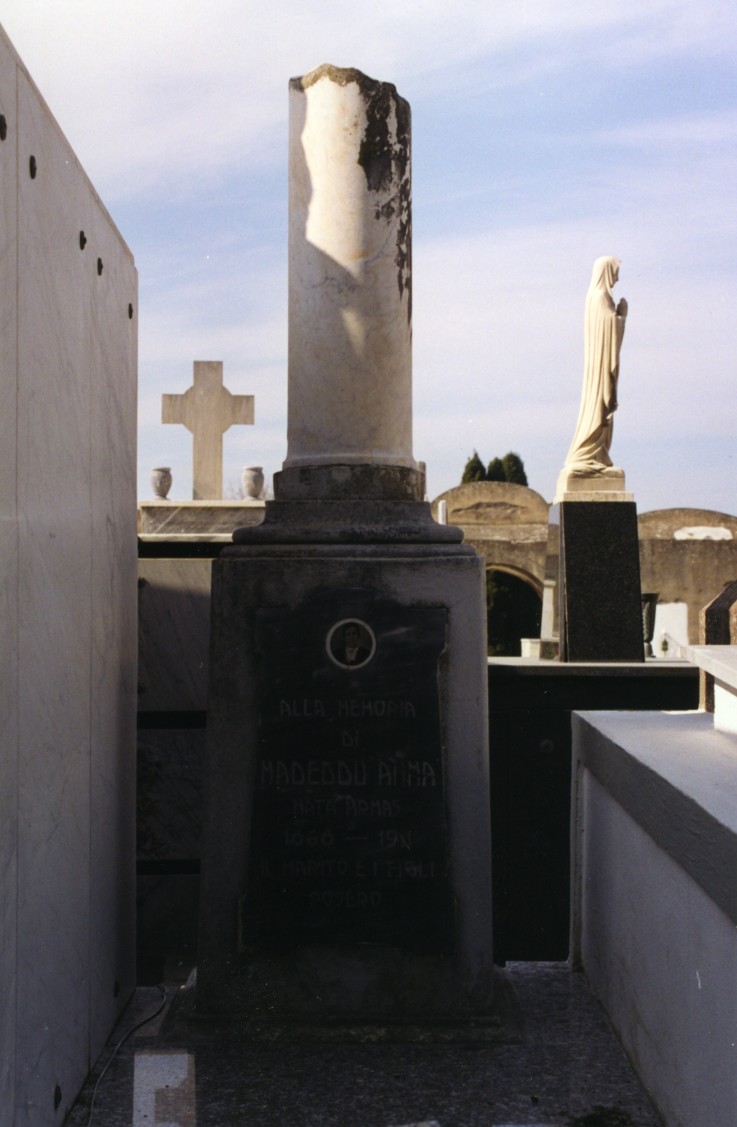 monumento funebre - a colonna - bottega sarda (sec. XX)