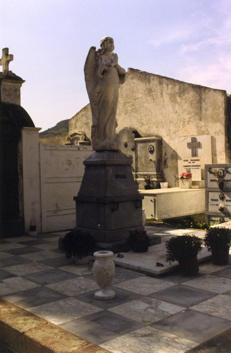 angelo (statua) di Sartorio Giuseppe (prima metà sec. XX)
