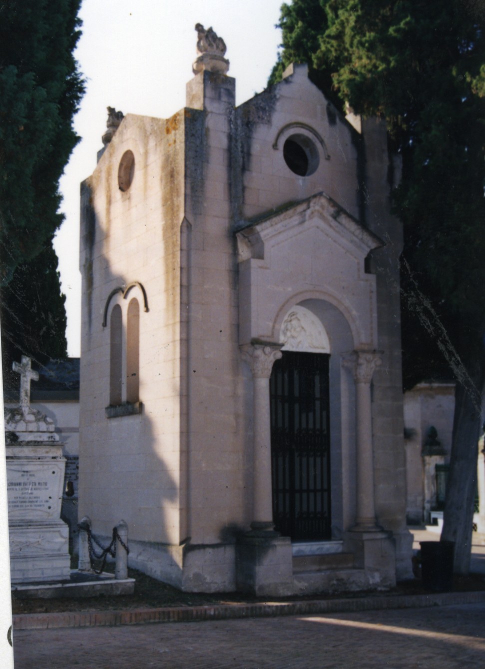 monumento funebre - a cappella - bottega sarda (sec. XX)