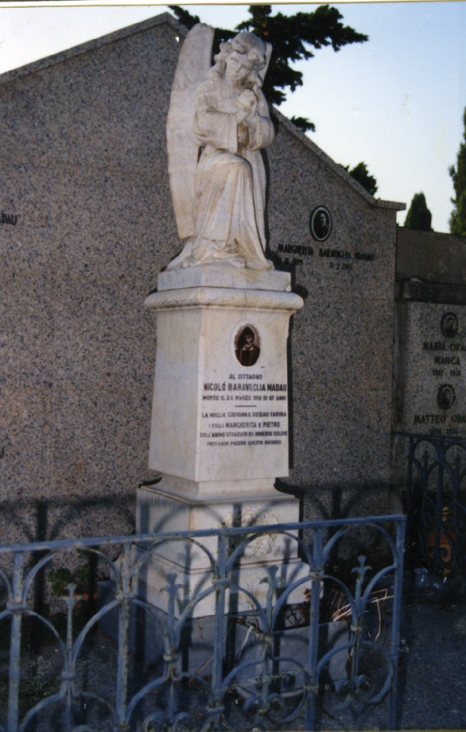 angelo (monumento funebre - a cippo) - bottega sarda (sec. XX)