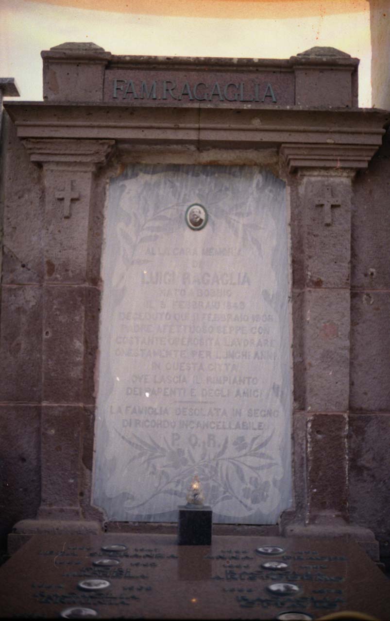 monumento funebre - ambito sardo (sec. XX)