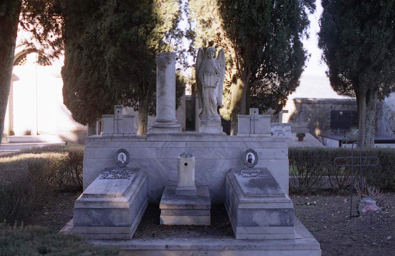 monumento funebre di Schintu Antonio (sec. XX)