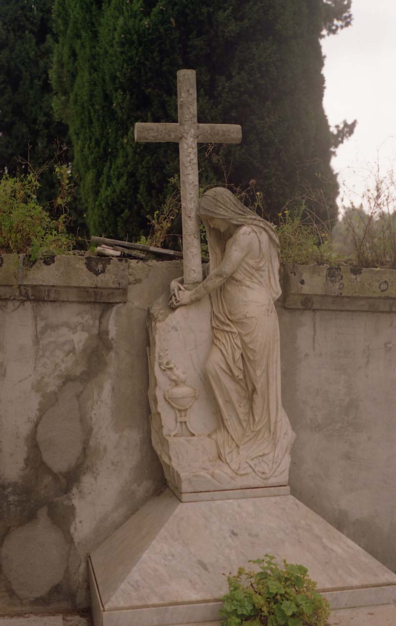 figura femminile dolente (monumento funebre) di Corona Francesco (primo quarto sec. XX)
