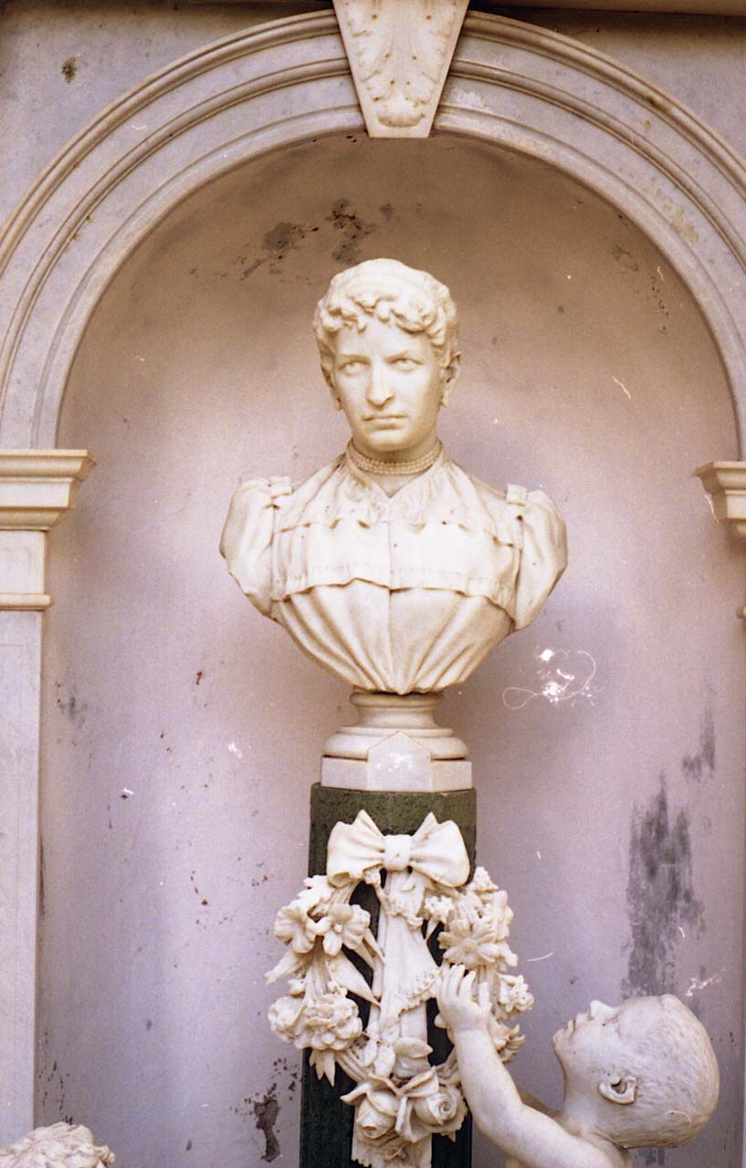 ritratto di Nicolina Madau (busto) di Sartorio Giuseppe (attribuito) (sec. XX)
