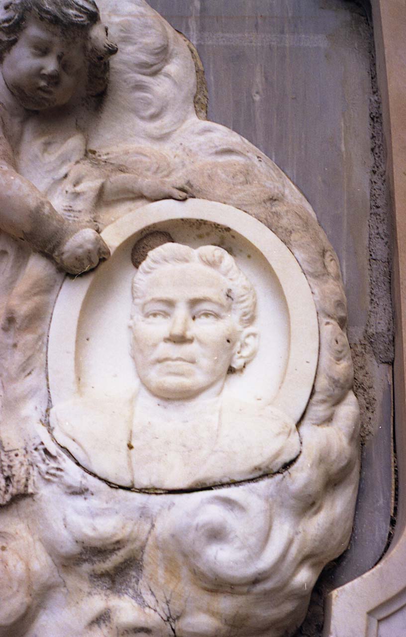 ritratto di Maria Franchini Grixoni (rilievo) di Caprino Lorenzo (sec. XX)