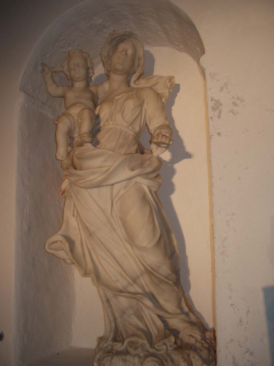Santa Mariedda di lu macchietu, Madonna con Bambino (statua) - bottega genovese (prima metà sec. XVIII)