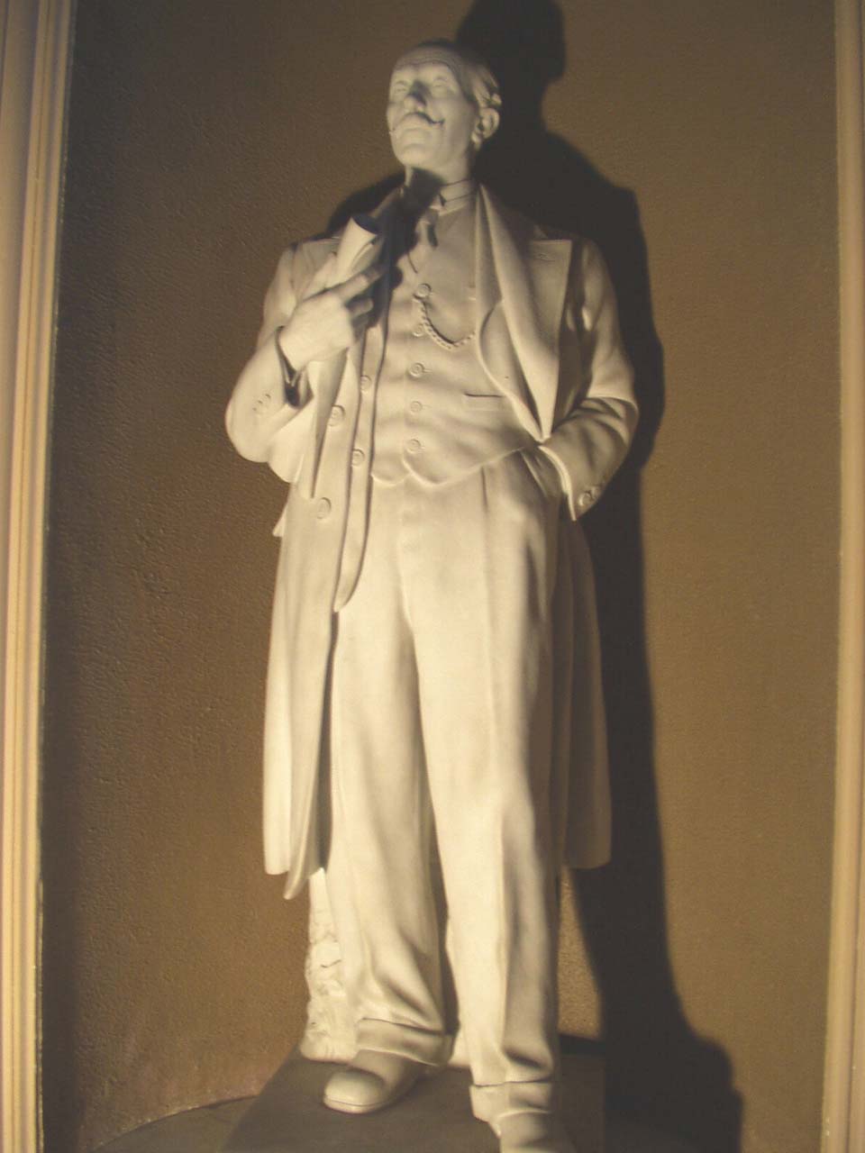 ritratto di Giuseppe Franchetti (statua) di Roncati Ugo (primo quarto sec. XX)