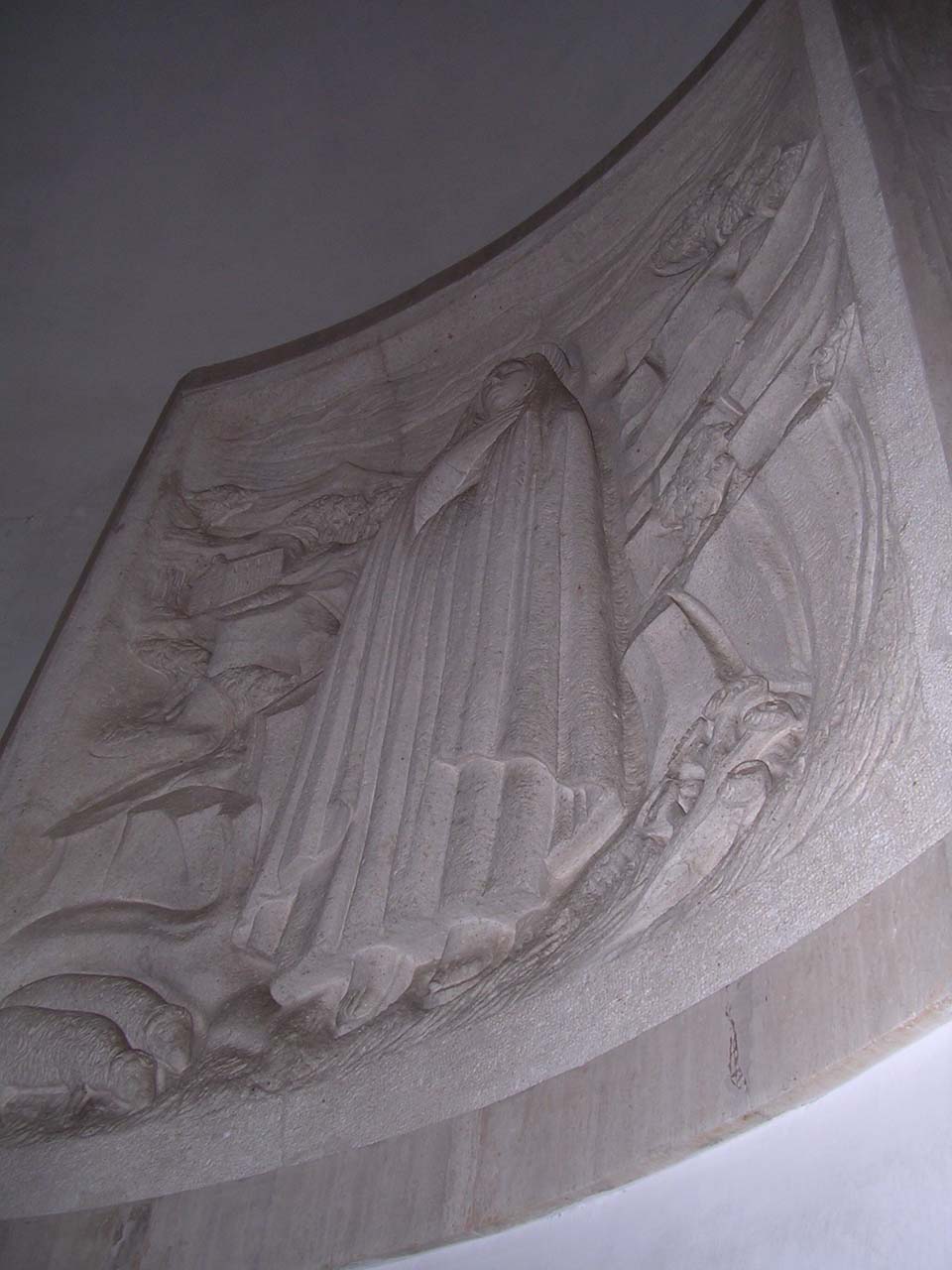 Madonna della Solitudine (rilievo) di Tilocca Gavino (sec. XX)