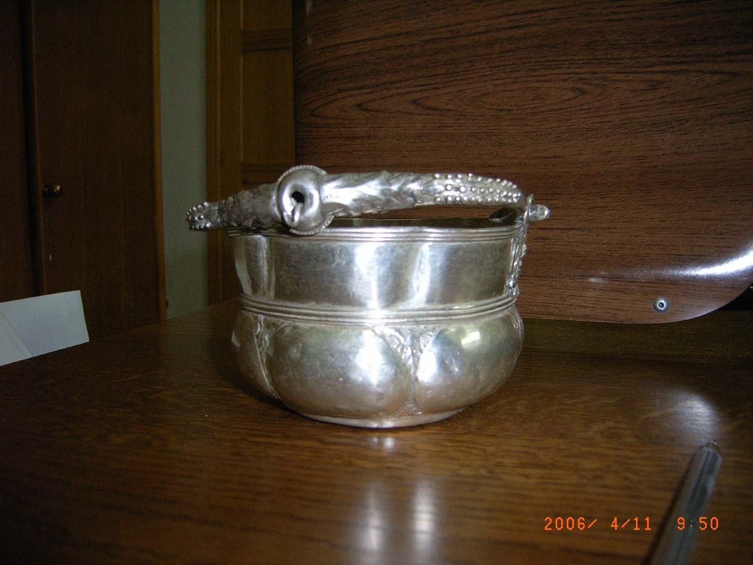 secchiello per l'acqua benedetta - bottega sarda (primo quarto sec. XVII)