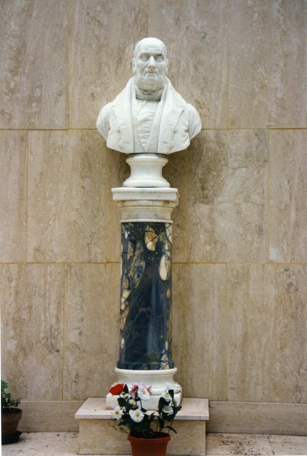 ritratto di Gaetano Piretto, busto ritratto d'uomo (monumento funebre) di Di Meglio Salvatore (sec. XIX)