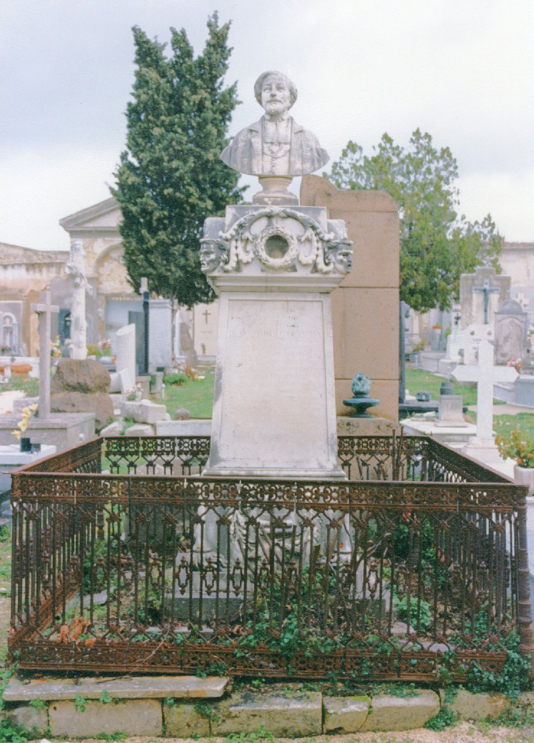 ritratto di Giacomo Chessa, busto ritratto d'uomo (monumento funebre) - bottega sarda (sec. XIX)