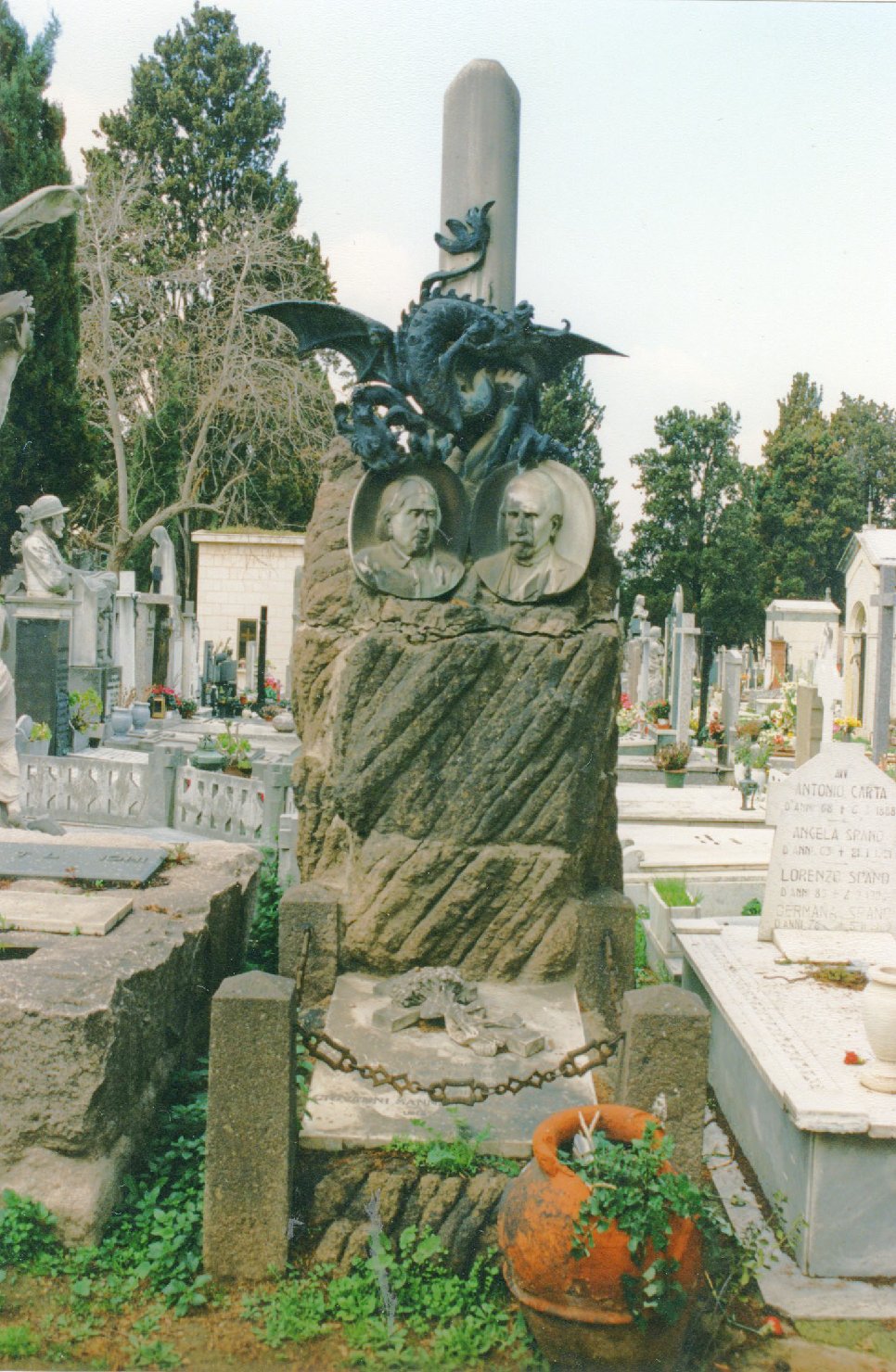 drago (monumento funebre) di Sartorio Giuseppe (primo quarto sec. XX)