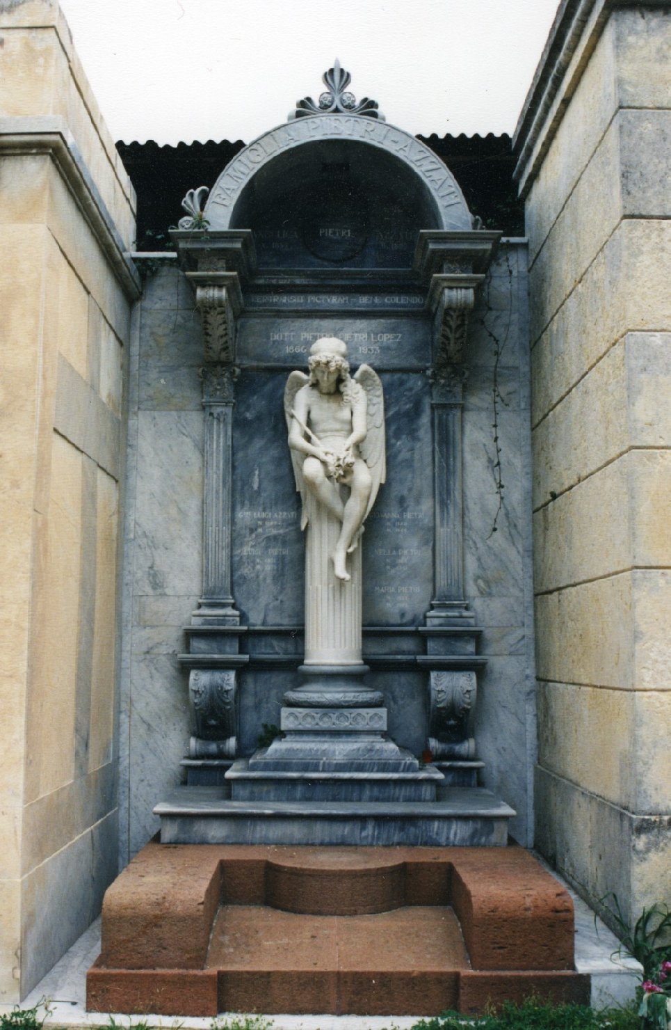 angelo (monumento funebre) di Caprino Lorenzo (fine sec. XIX)