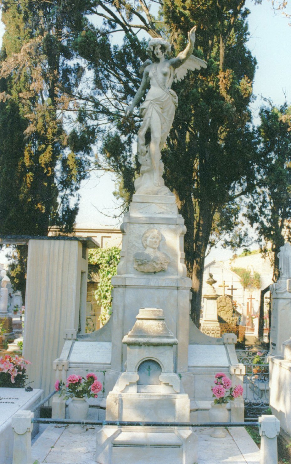angelo (monumento funebre) di Usai Antonio (inizio sec. XX)