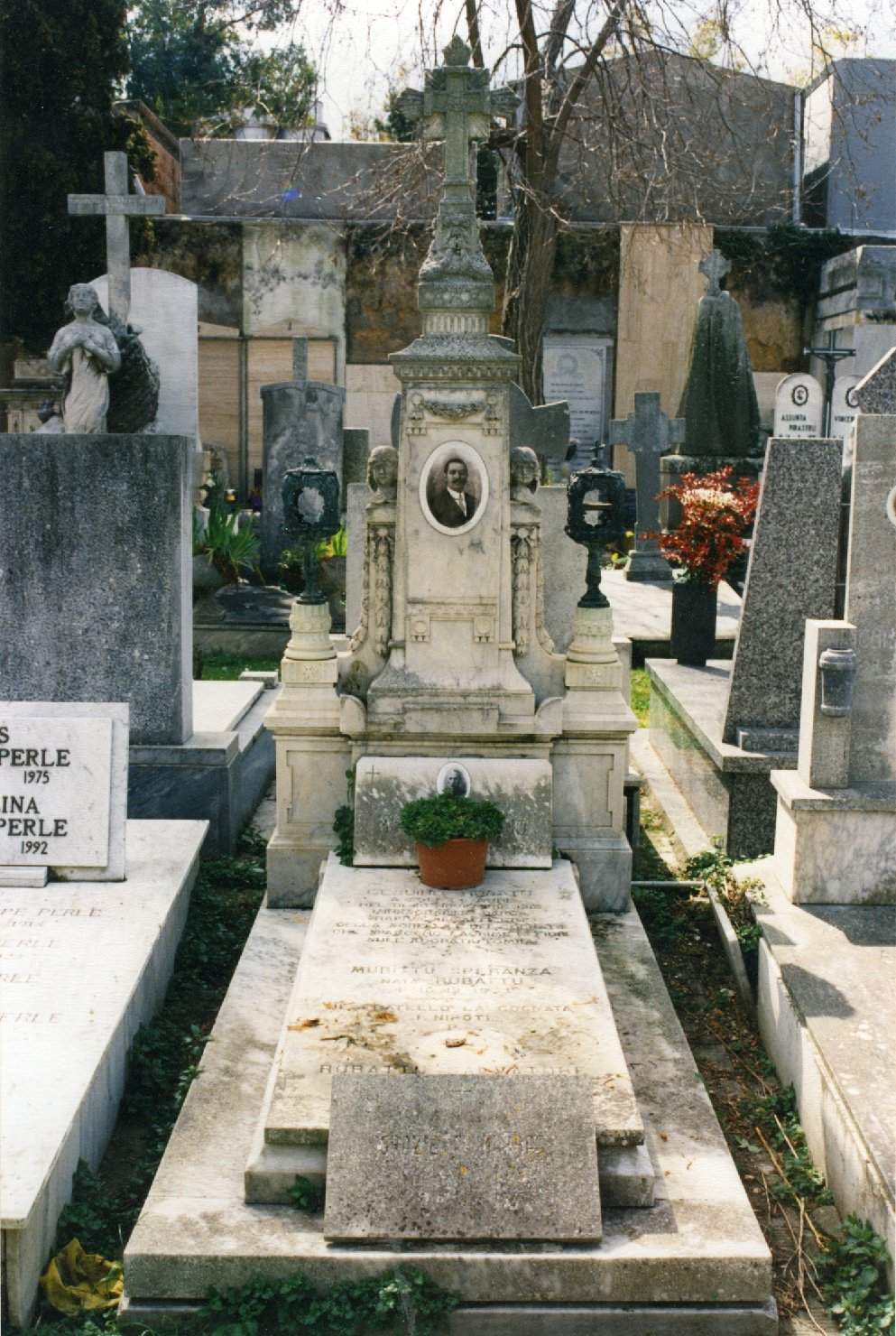 monumento funebre di Usai Antonio (primo quarto sec. XX)