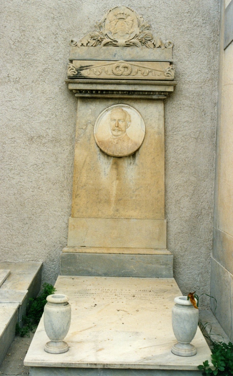 ritratto di Angelo Martinez Solaro, ritratto d'uomo (monumento funebre) di Usai Andrea (inizio sec. XX)