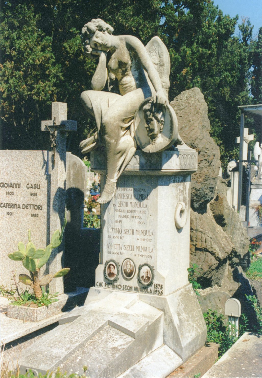 angelo (monumento funebre) di Usai Andrea (inizio sec. XX)