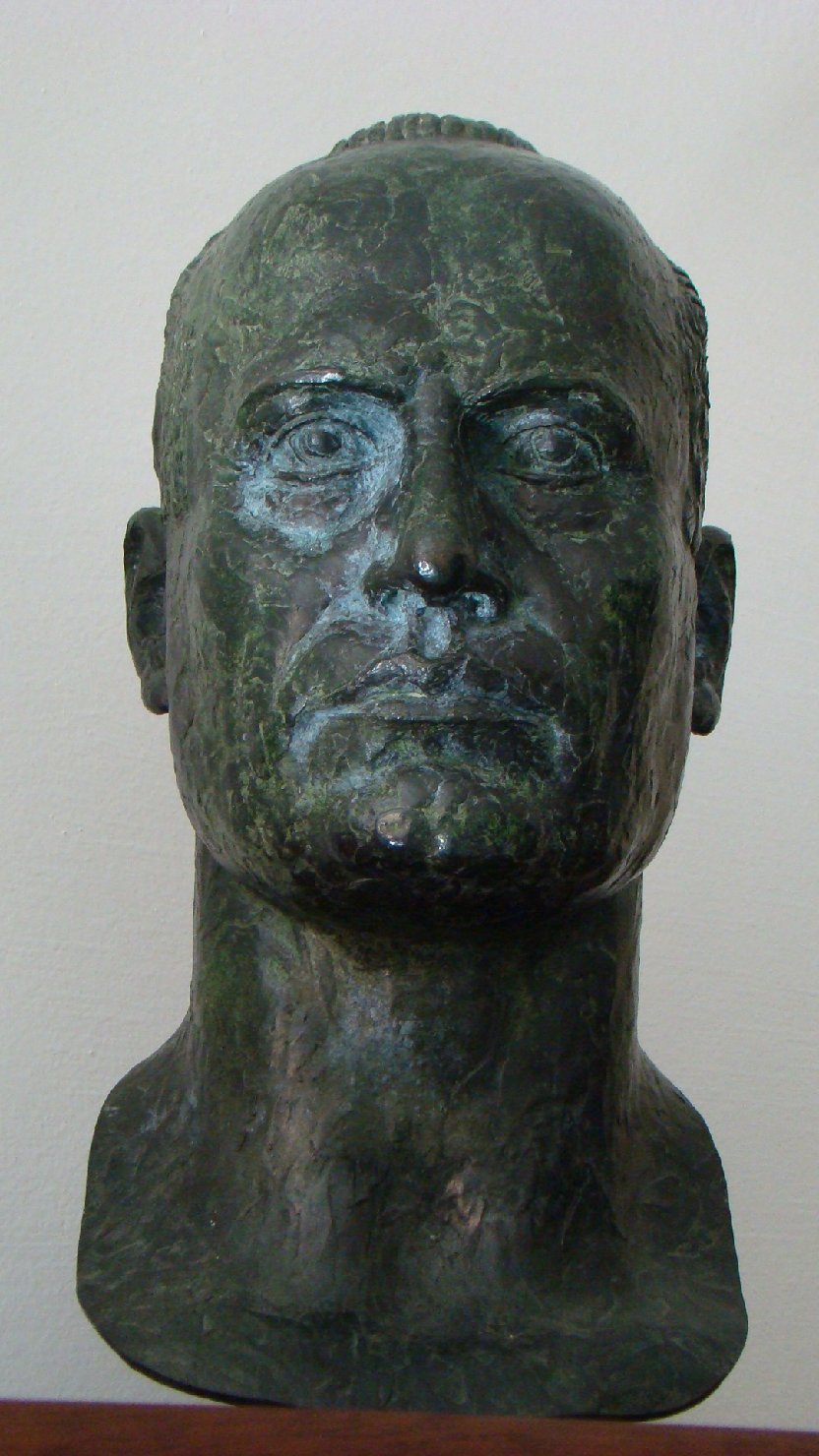 ritratto di Benito Mussolini (scultura) di Manca Albino (sec. XX)