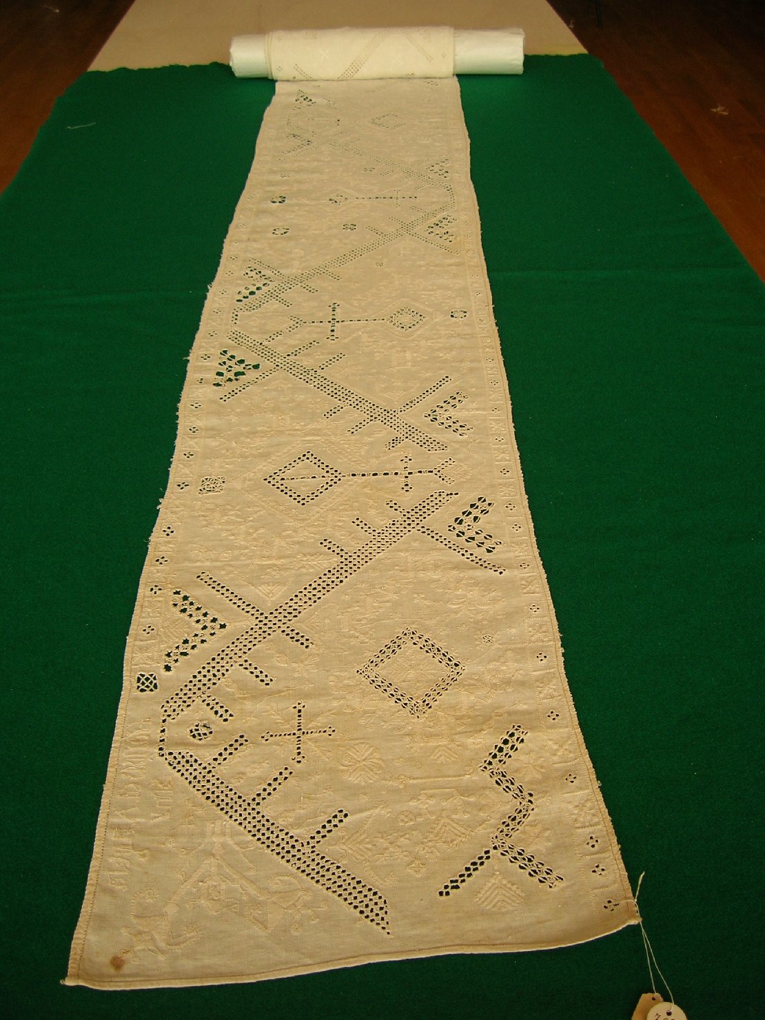 striscia ricamata, accessori tessili - Provincia di Sassari (sec. XIX)