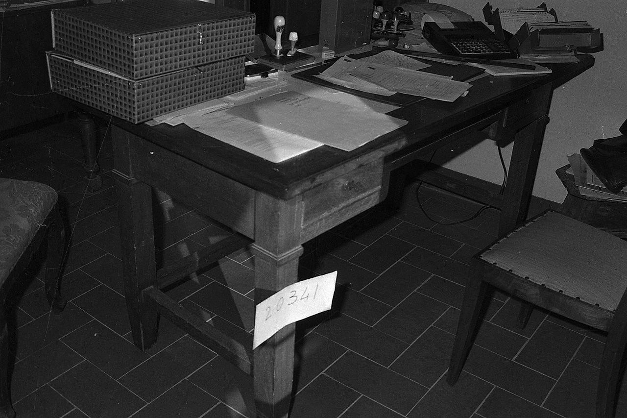 scrivania - bottega toscana (inizio sec. XX)