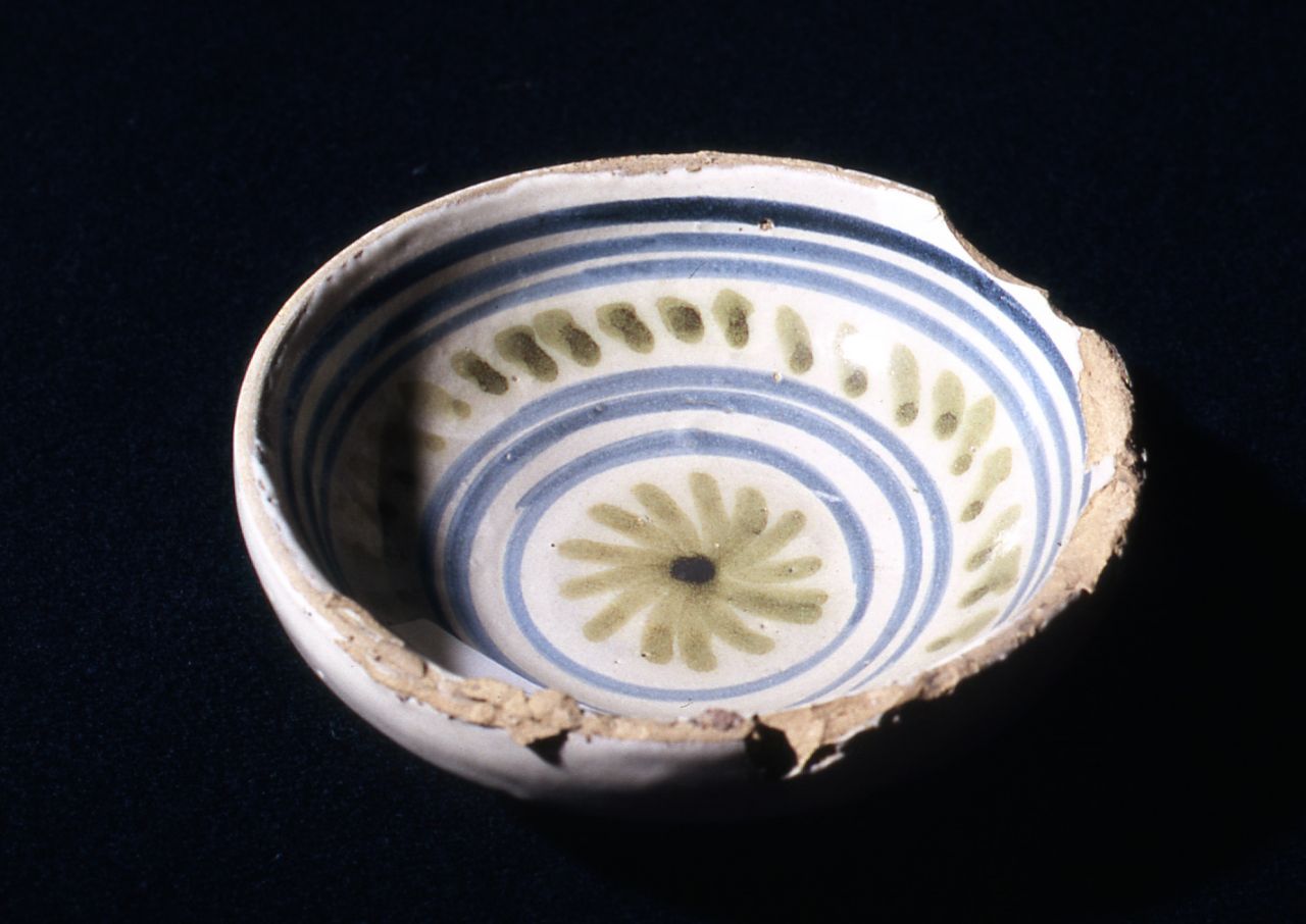 ciotola - manifattura toscana (secc. XIV/ XV)