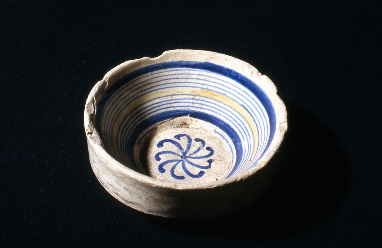 ciotola - manifattura toscana (secc. XIV/ XV)