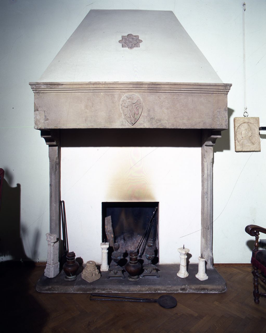 mostra di camino - ambito toscano (sec. XV)