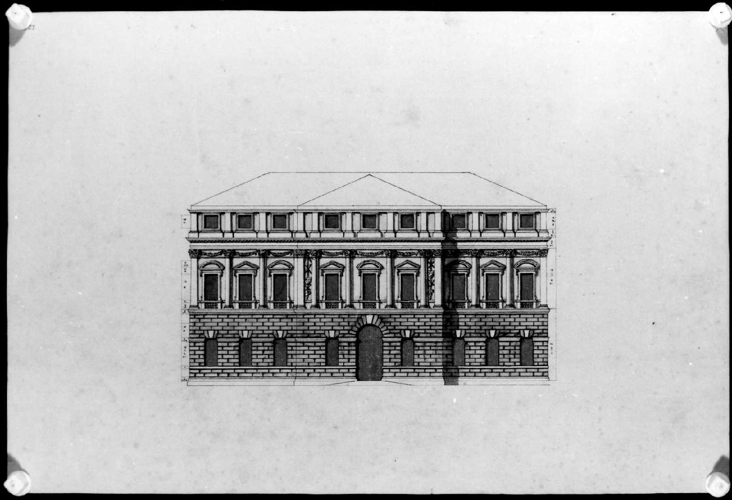 palazzo Loschi a Vicenza (disegno, serie) di Calderari Ottone Maria (sec. XVIII)