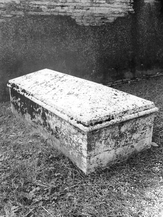sarcofago - a cassa - bottega vicentina (seconda metà sec. XIX)