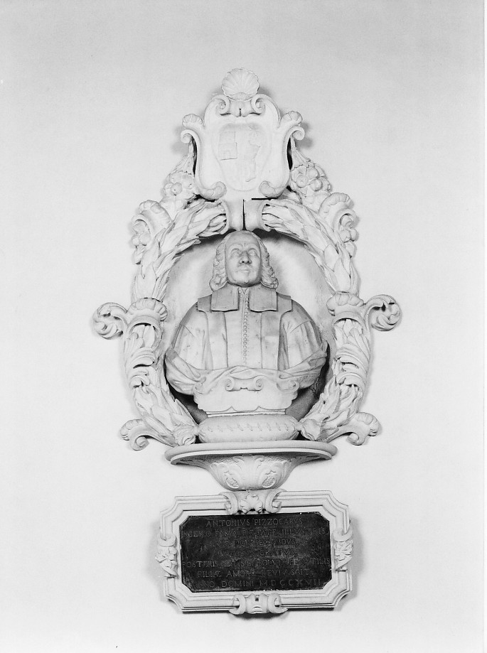 busto di uomo (rilievo) di Marinali Orazio (bottega) (sec. XVIII)