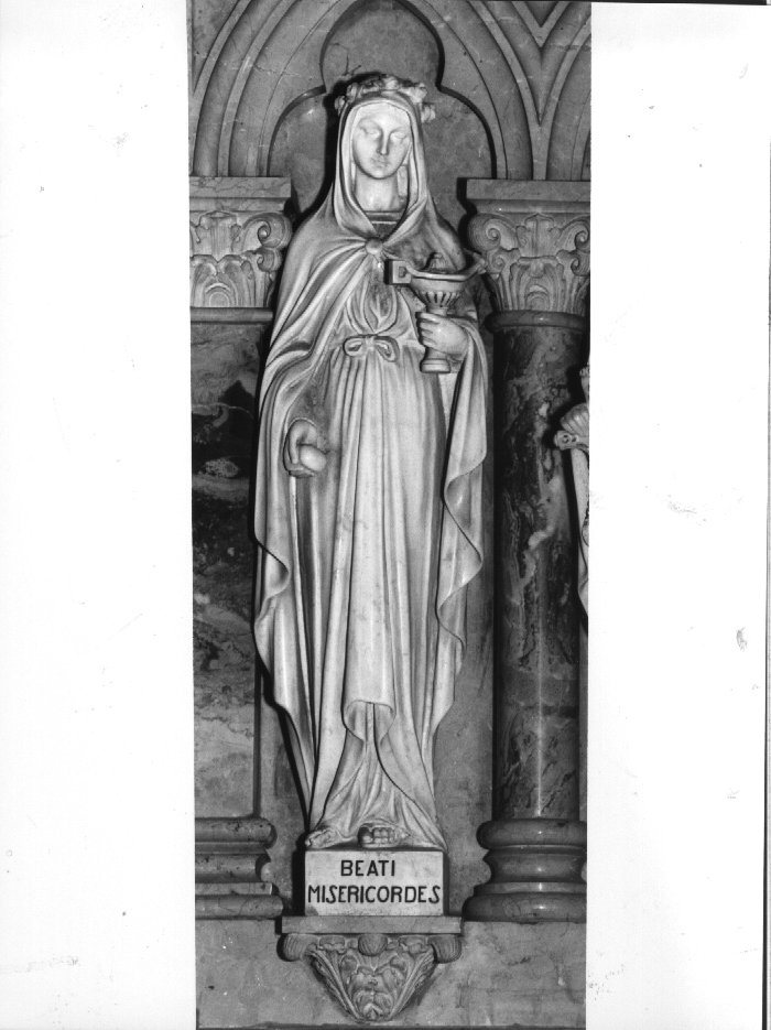 figura allegorica femminile (statua, elemento d'insieme) di Arrighini Luigi (secondo quarto sec. XX)