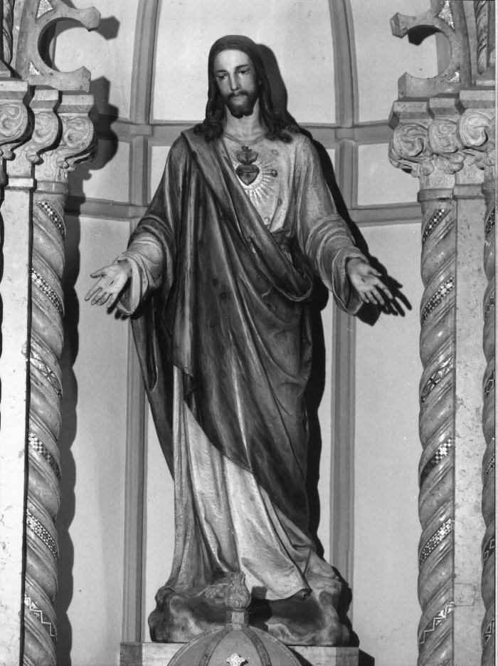 Sacro Cuore di Gesù (statua, elemento d'insieme) di Moroder Vincenzo (secondo quarto sec. XX)