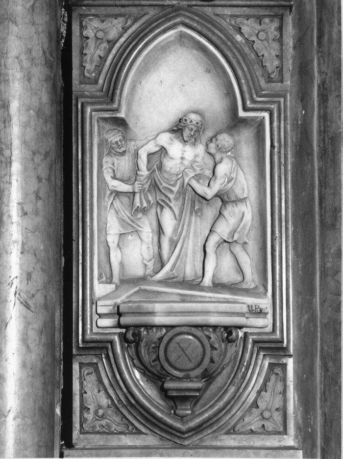 stazione X: Gesù spogliato e abbeverato di fiele (rilievo) di Pighi U (secondo quarto sec. XX)