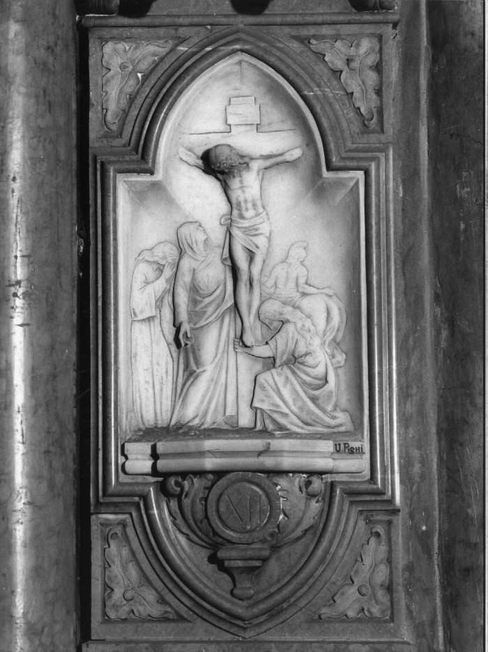stazione XII: Gesù innalzato e morto in croce (rilievo) di Pighi U (secondo quarto sec. XX)