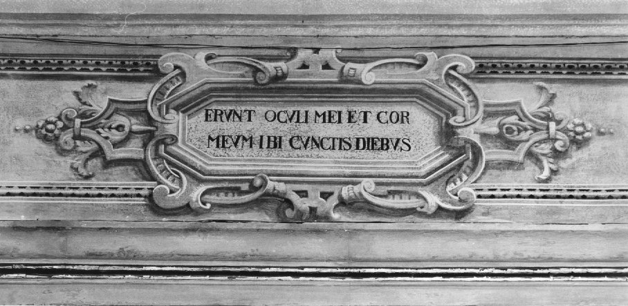 cartiglio con iscrizione (dipinto) di Trentini Guido (sec. XX)