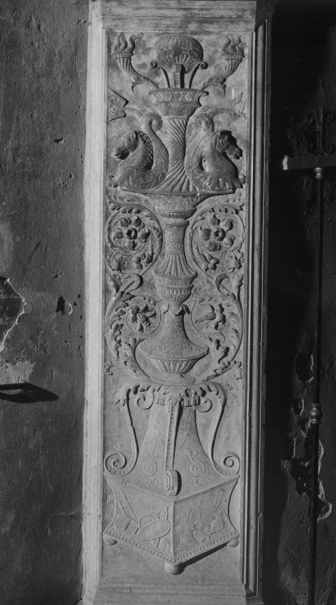 motivo decorativo a candelabra (rilievo) di Pietro da Porlezza (bottega) (sec. XV)