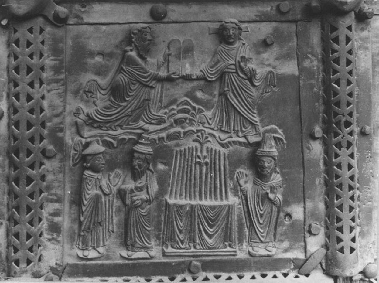 Mosè riceve da Dio le tavole della legge (formella, elemento d'insieme) di Secondo Maestro di San Zeno (e aiuti) (seconda metà sec. XII)