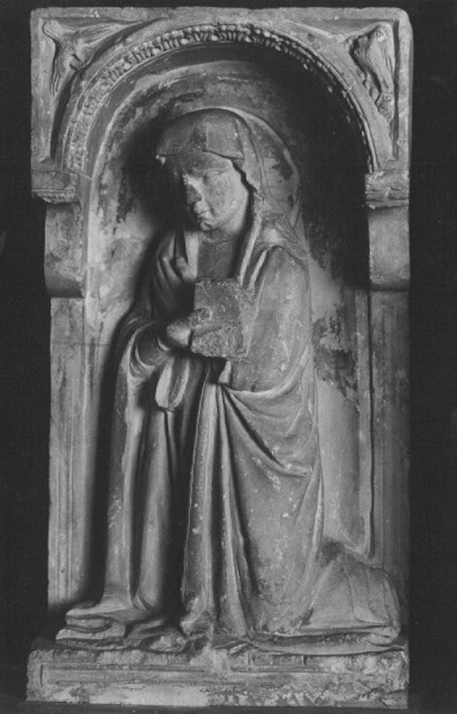 Madonna annunciata (rilievo, elemento d'insieme) di Rigino Di Enrico (attribuito) (sec. XIV)
