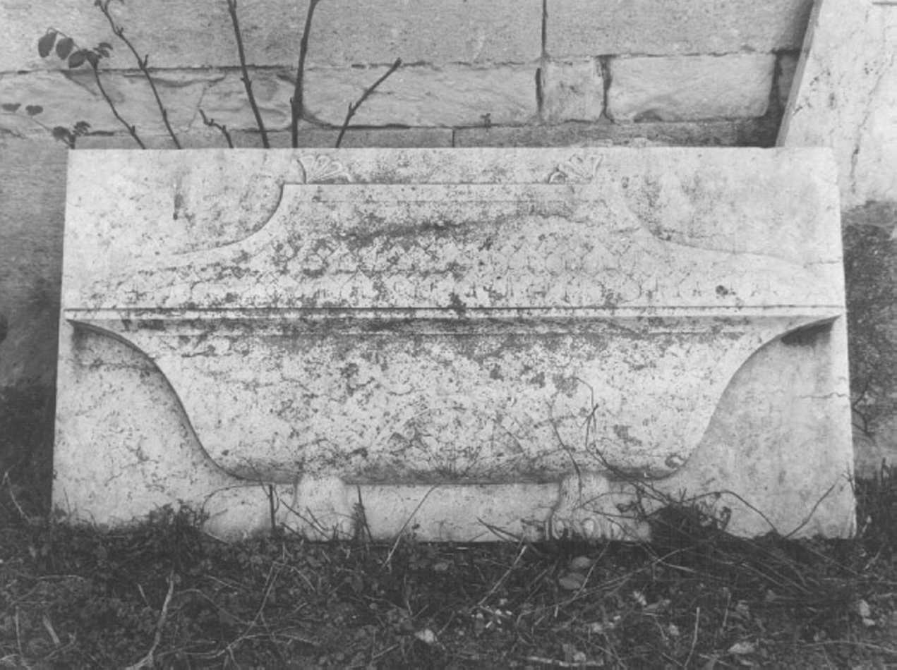 lapide tombale - ambito veronese (fine sec. XIX)