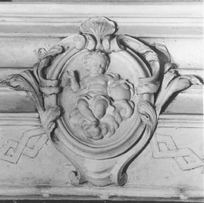 putto con sfera (rilievo) di Muttoni Francesco, Bignetti Carlo (sec. XVIII)