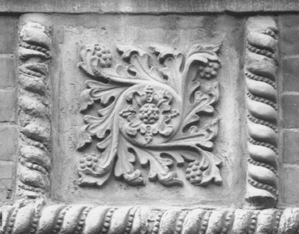 Motivo a fronda tra cornice a torciglione (formella) di Zanino Dei Boccali detto Boccaloro (bottega) (primo quarto sec. XV)