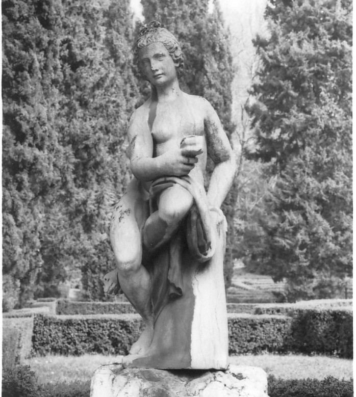 figura femminile seduta (statua) - ambito veneto (sec. XVIII)
