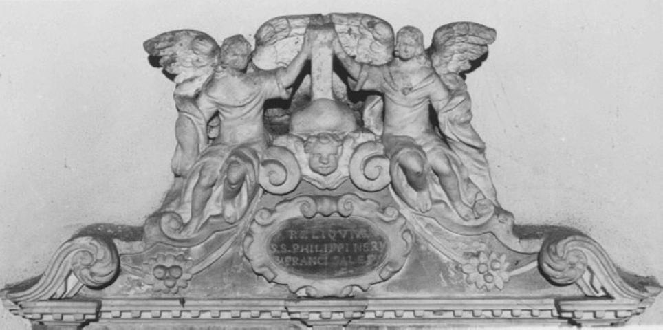 motivi decorativi (frontone, elemento d'insieme) di Merlo Domenico (bottega) (sec. XVII)