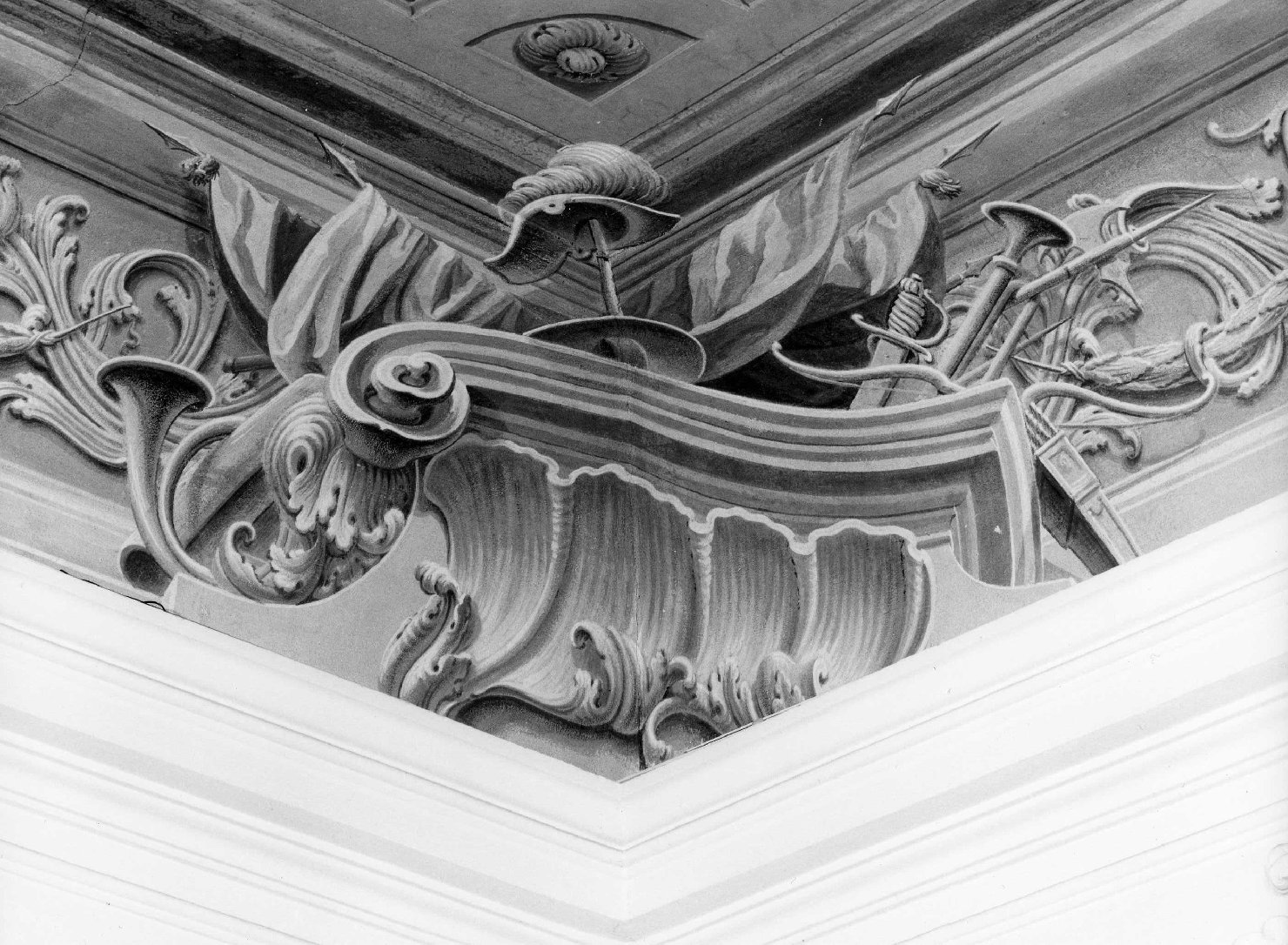 trofeo di armi (soffitto dipinto, elemento d'insieme) di Anselmi Giorgio (sec. XVIII)