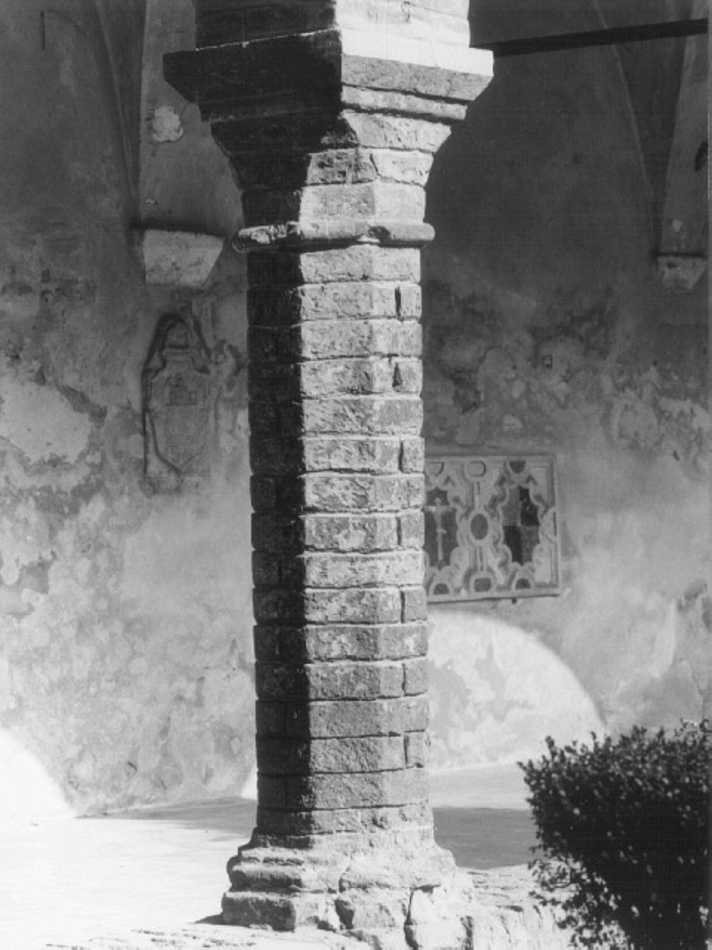 pilastro, elemento d'insieme - ambito veneto (secc. XIII/ XVI)