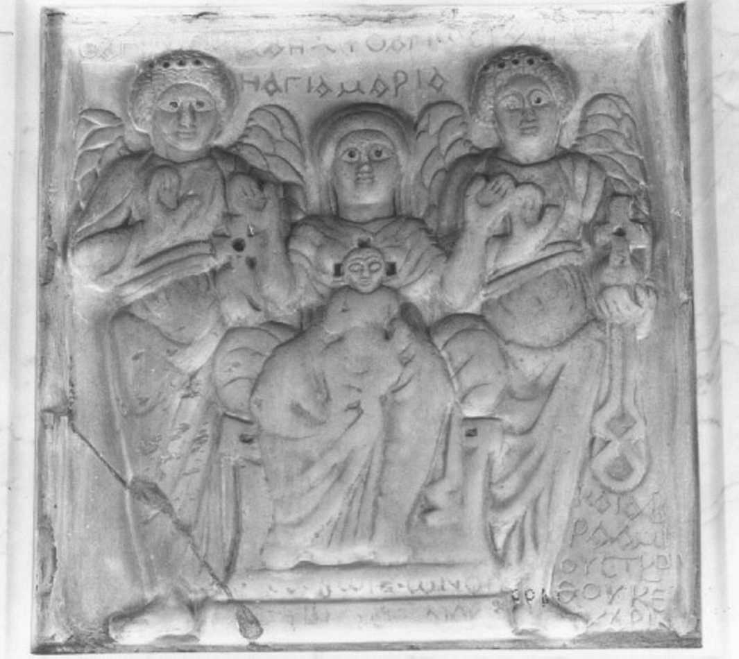 Madonna e Gesu' Bambino fra gli arcangeli Raffaele e Gabriele (rilievo) - ambito copto (sec. VI)