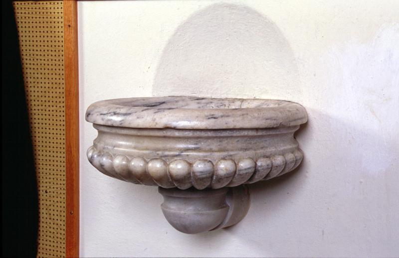 acquasantiera da parete - manifattura veneta (sec. XVIII)