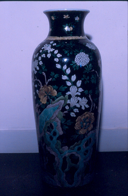 peonie e rocce taihu, paesaggio (vaso, elemento d'insieme) - ambito cinese (seconda metà XVII)